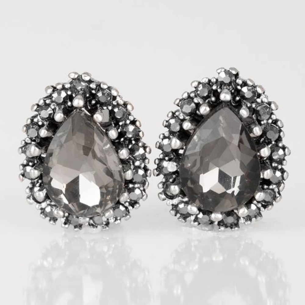 Quintessentially Queen - Silver Clip-On